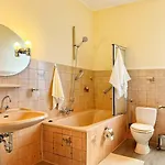 شقة Komfort-apartment Mit 3 Sz & Gemuetliches Wohnzimmer وبرتال