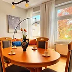Komfort-apartment Mit 3 Sz & Gemuetliches Wohnzimmer شقة